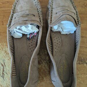 NEW Deflex Comfort beige loafers microsuede 6.5 NEW